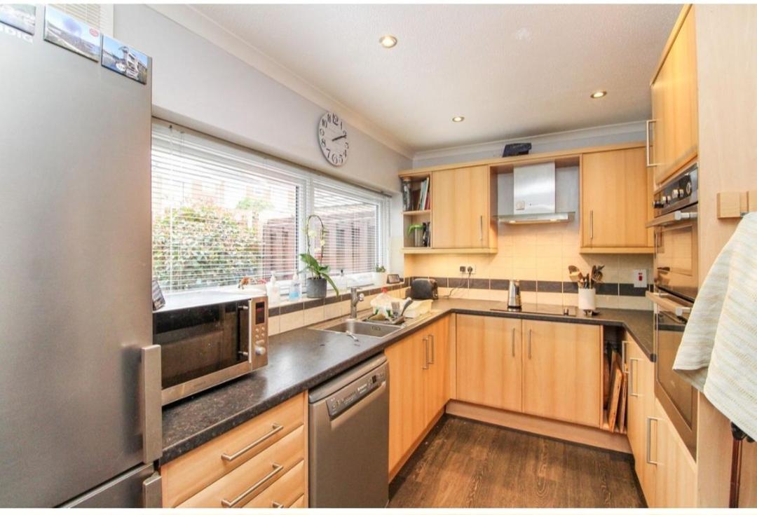 Double Room In Crawley,Gatwick,West Sussex Ifield Eksteriør billede