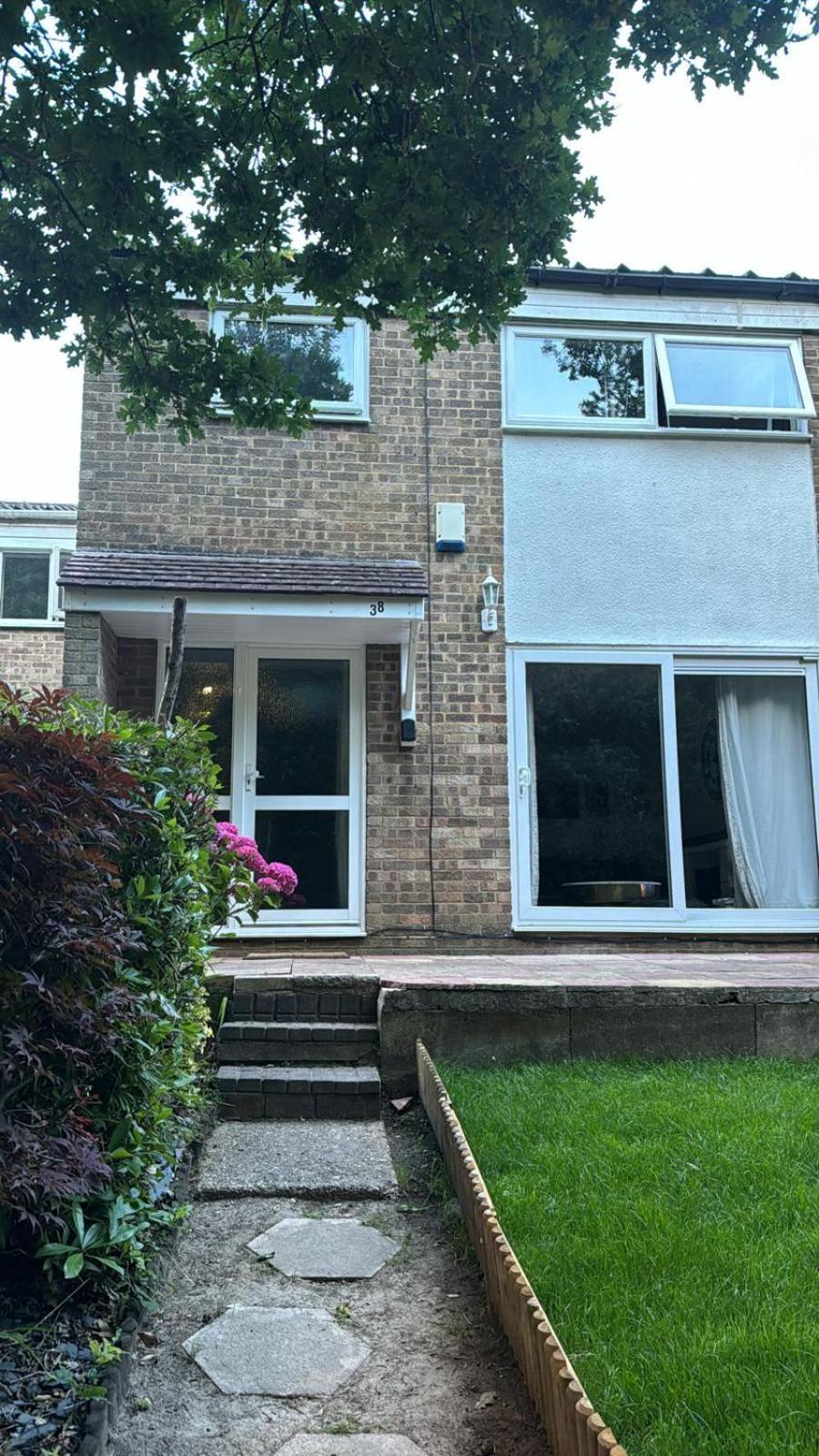 Double Room In Crawley,Gatwick,West Sussex Ifield Eksteriør billede